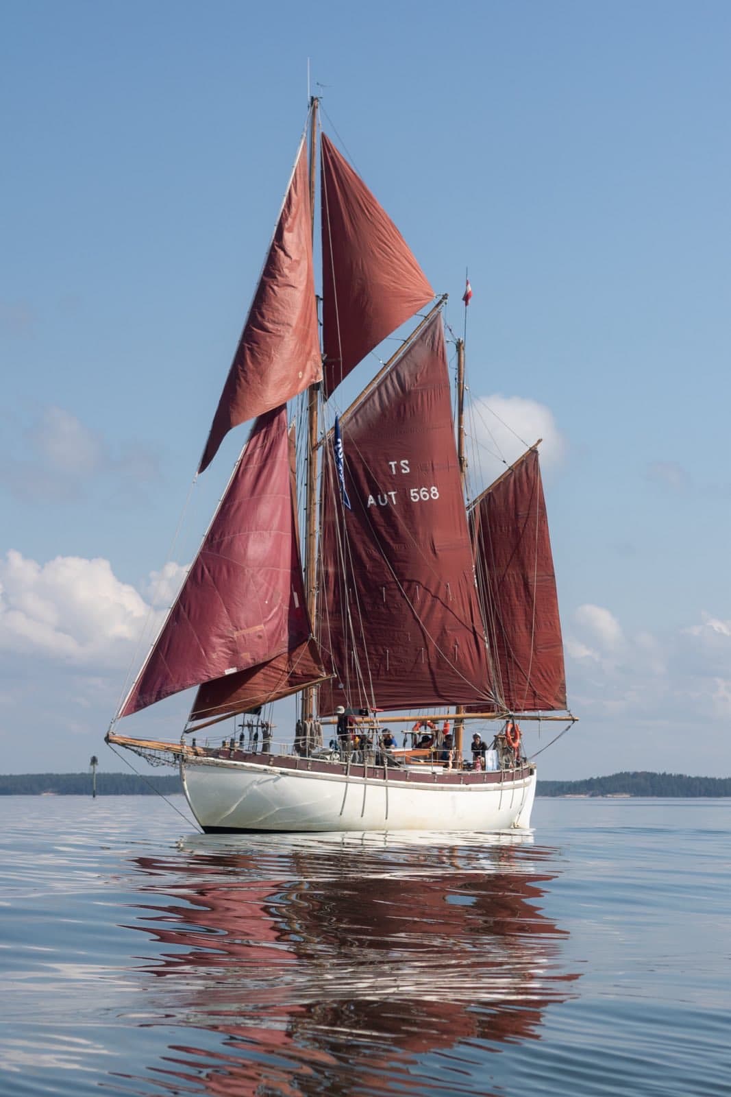 Gaffelketsch Aglaia unter Vollzeug